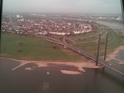 Photo: Rhein Turm D&amp;uuml;sseldorf.  Mit N&amp;uuml;ket &amp;amp;