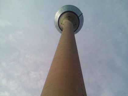 Photo: Rhein Turm D&amp;uuml;sseldorf.  Mit N&amp;uuml;ket &amp;amp;